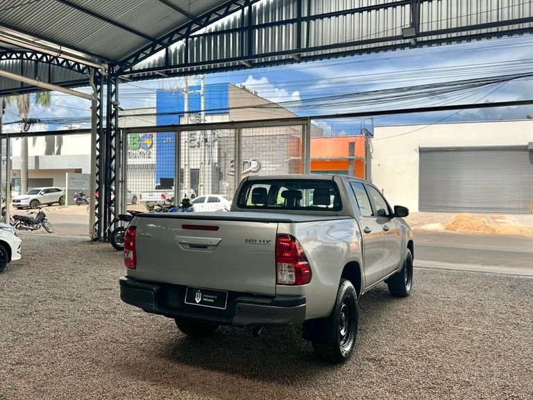 Toyota Hilux CD 4x4 2.8 Diesel Mec.