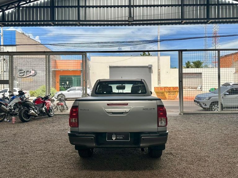 Toyota Hilux CD 4x4 2.8 Diesel Mec.