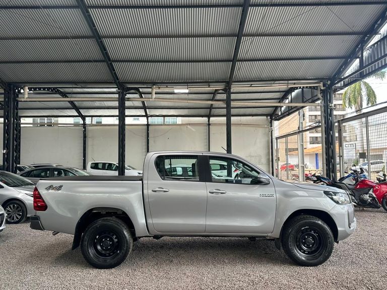 Toyota Hilux CD 4x4 2.8 Diesel Mec.