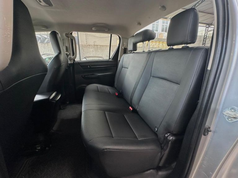 Toyota Hilux CD 4x4 2.8 Diesel Mec.