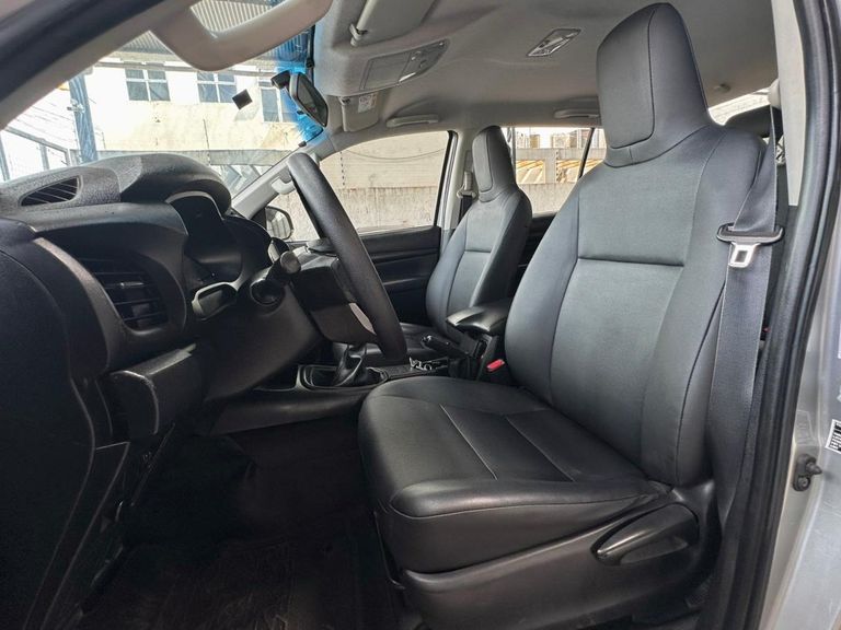 Toyota Hilux CD 4x4 2.8 Diesel Mec.