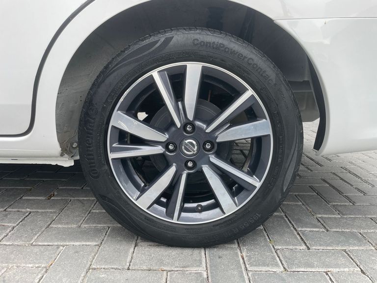 Nissan VERSA SL 1.6 16V FlexStart 4p Aut.