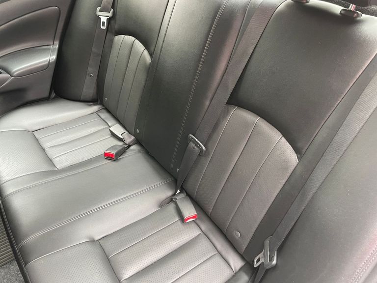 Nissan VERSA SL 1.6 16V FlexStart 4p Aut.