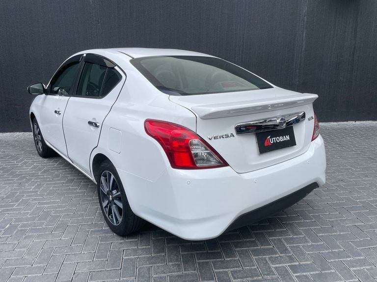 Nissan VERSA SL 1.6 16V FlexStart 4p Aut.