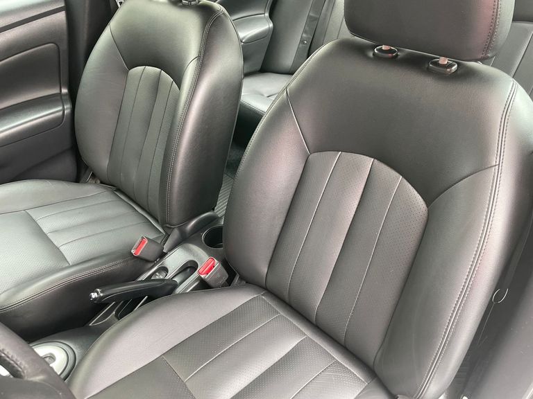 Nissan VERSA SL 1.6 16V FlexStart 4p Aut.