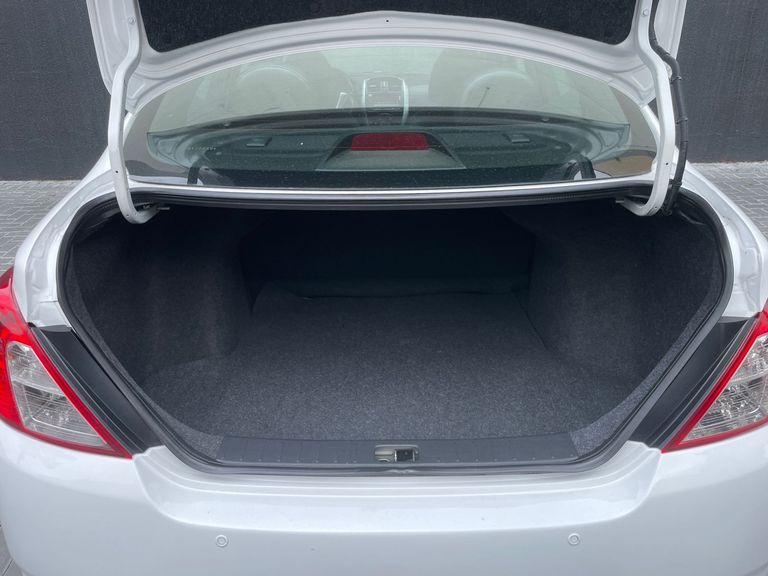 Nissan VERSA SL 1.6 16V FlexStart 4p Aut.