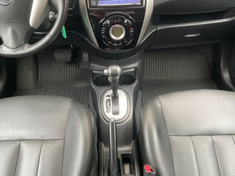 Nissan VERSA SL 1.6 16V FlexStart 4p Aut.