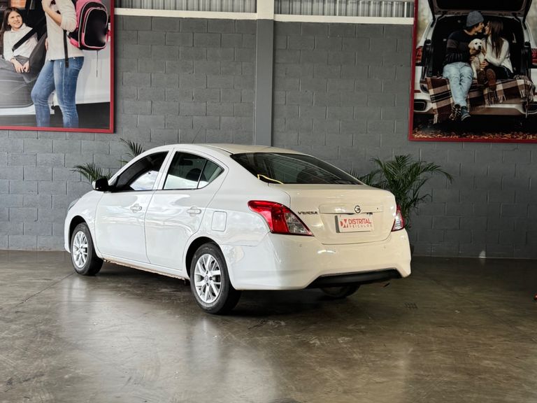 Nissan VERSA 1.0 12V FlexStart 4p Mec.