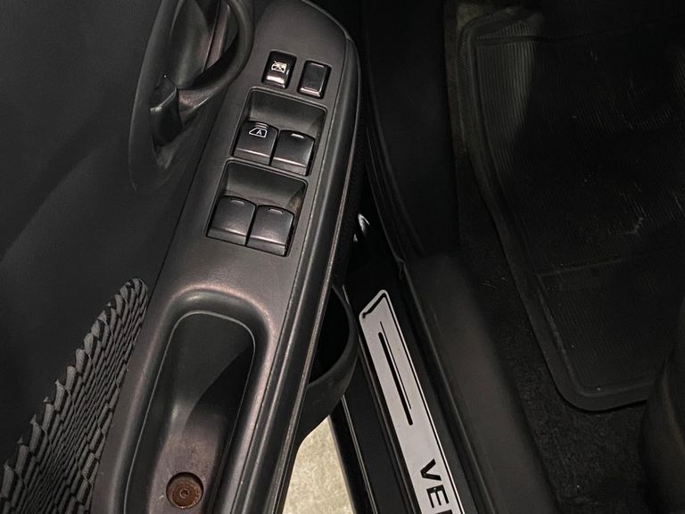 Nissan VERSA 1.0 12V FlexStart 4p Mec.