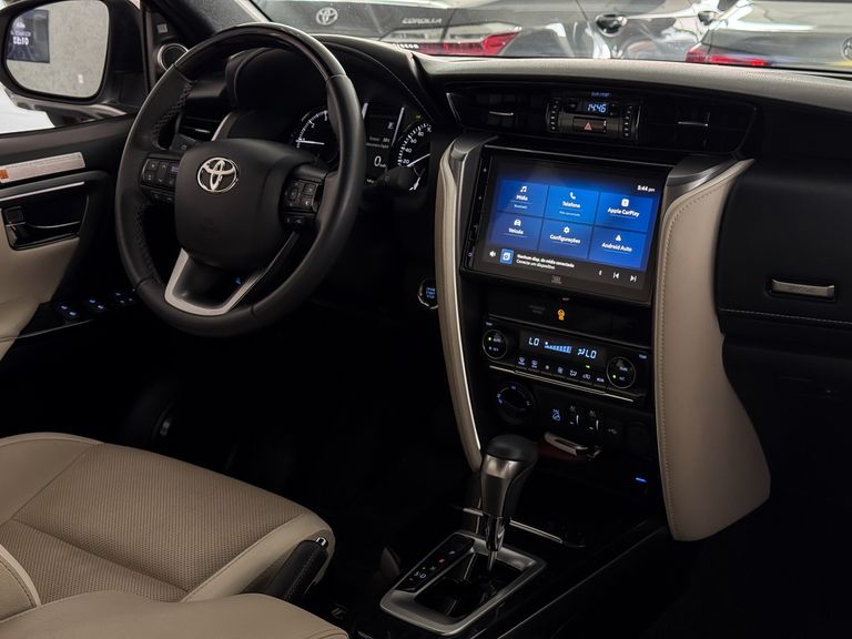 Toyota Hilux SW4 Diamond 2.8 TB 4x4 Die. Aut.