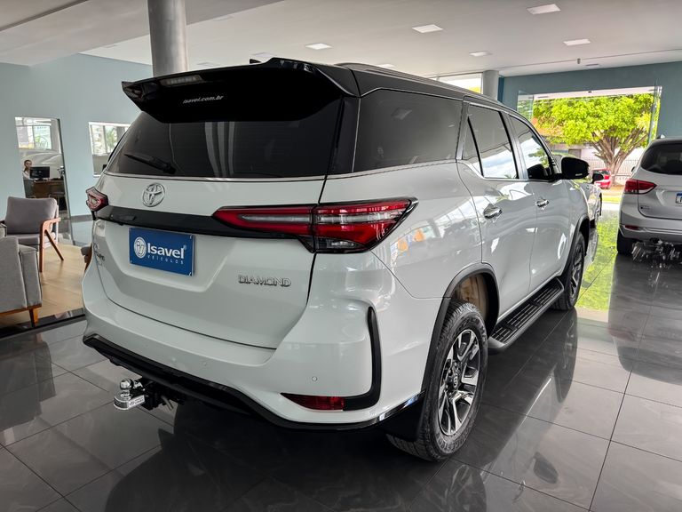 Toyota Hilux SW4 Diamond 2.8 TB 4x4 Die. Aut.