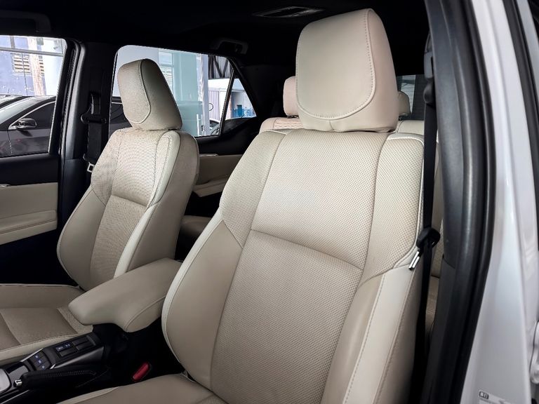 Toyota Hilux SW4 Diamond 2.8 TB 4x4 Die. Aut.