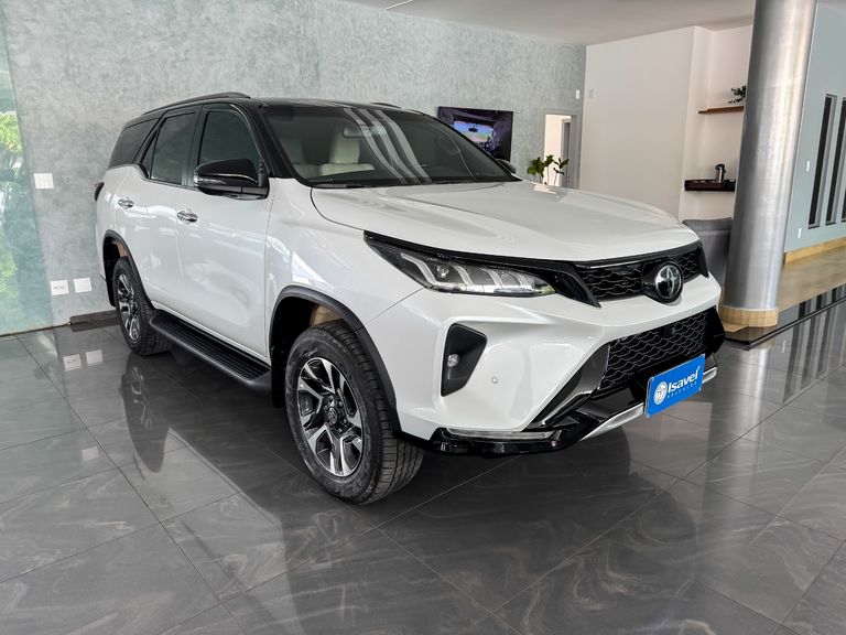 Toyota Hilux SW4 Diamond 2.8 TB 4x4 Die. Aut.