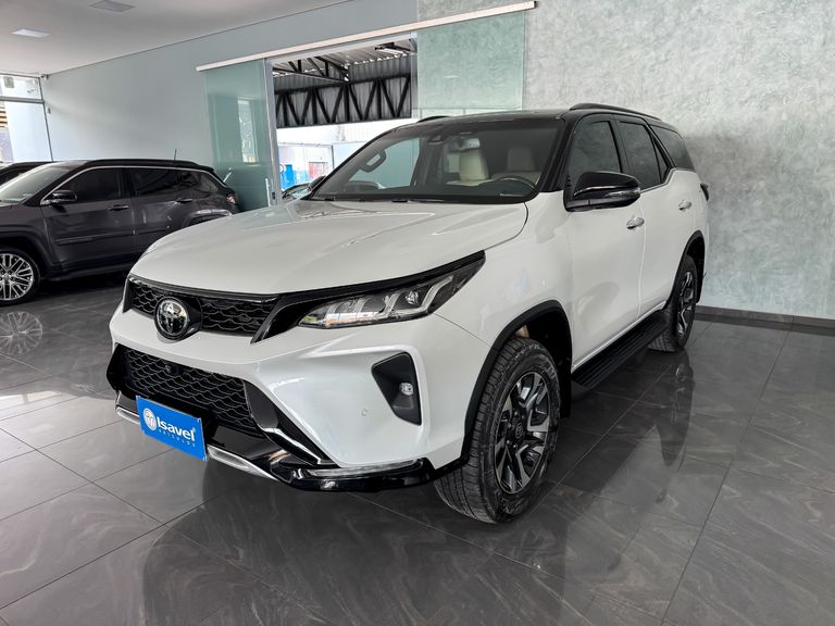 Toyota Hilux SW4 Diamond 2.8 TB 4x4 Die. Aut.