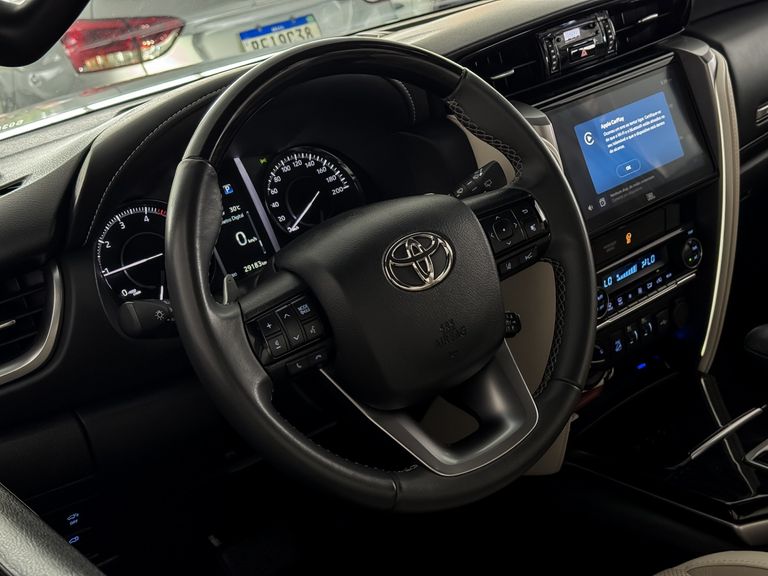 Toyota Hilux SW4 Diamond 2.8 TB 4x4 Die. Aut.