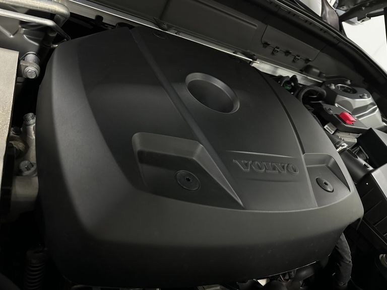 Volvo XC 60 T-5 MOMENTUM 2.0 254cv AWD 5p