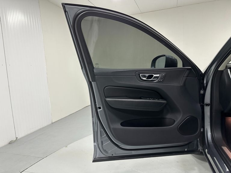 Volvo XC 60 T-5 MOMENTUM 2.0 254cv AWD 5p