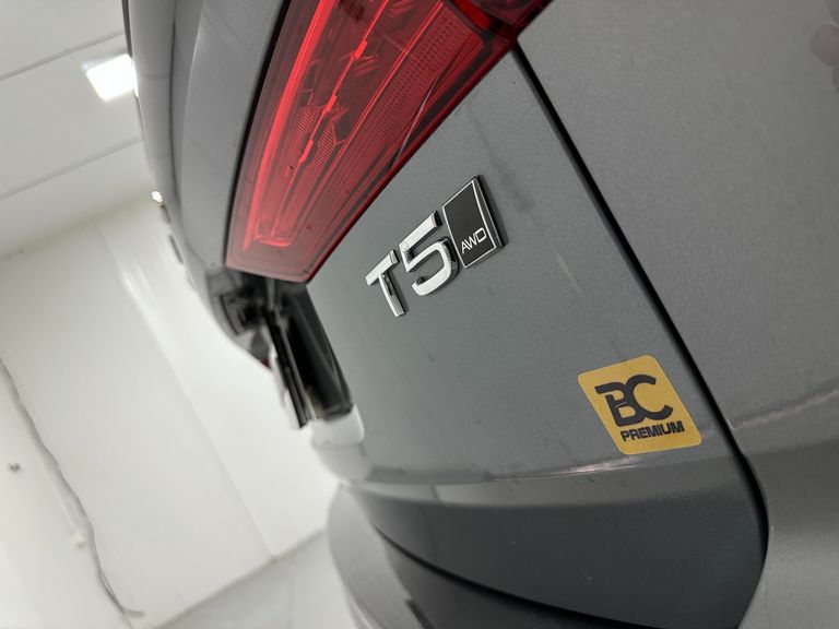 Volvo XC 60 T-5 MOMENTUM 2.0 254cv AWD 5p