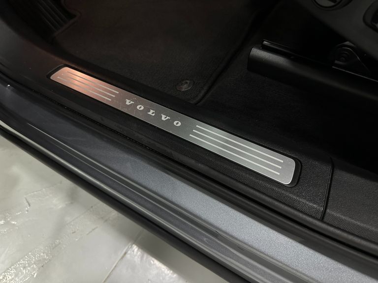 Volvo XC 60 T-5 MOMENTUM 2.0 254cv AWD 5p