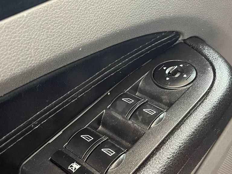 Ford Focus 1.6 S/SE/SE Plus Flex 8V/16V  5p