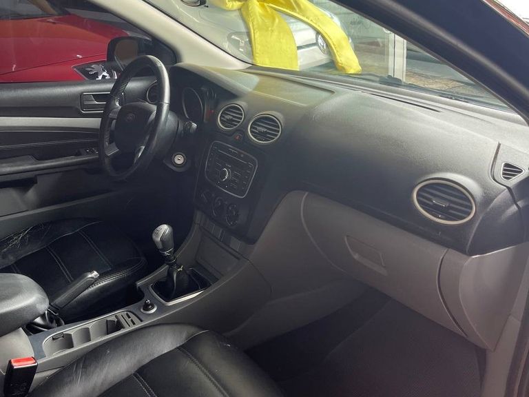 Ford Focus 1.6 S/SE/SE Plus Flex 8V/16V  5p