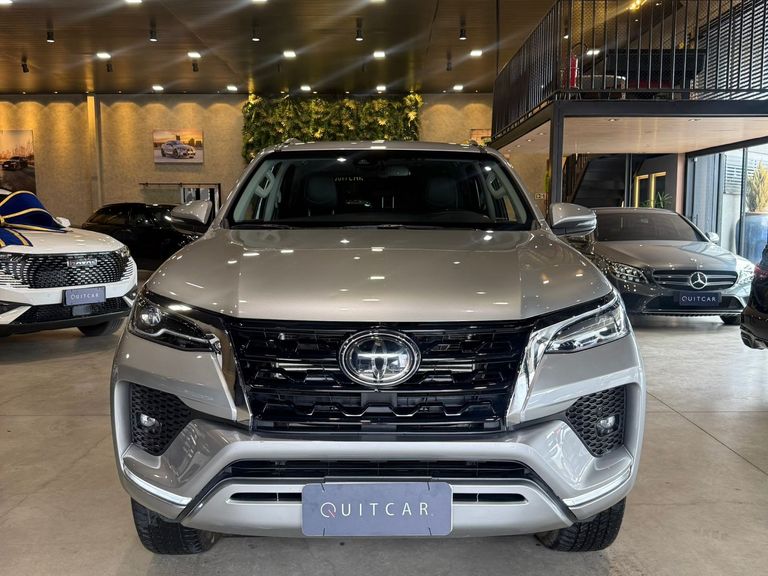 Toyota Hilux SW4 SRX 4x4 2.8 TDI 16V Dies. Aut.