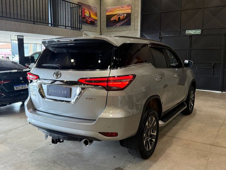 Toyota Hilux SW4 SRX 4x4 2.8 TDI 16V Dies. Aut.