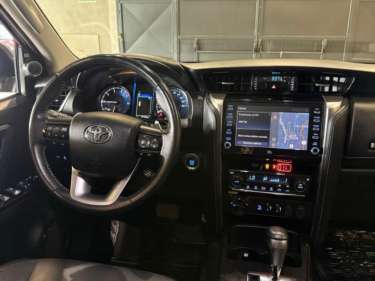 Toyota Hilux SW4 SRX 4x4 2.8 TDI 16V Dies. Aut.