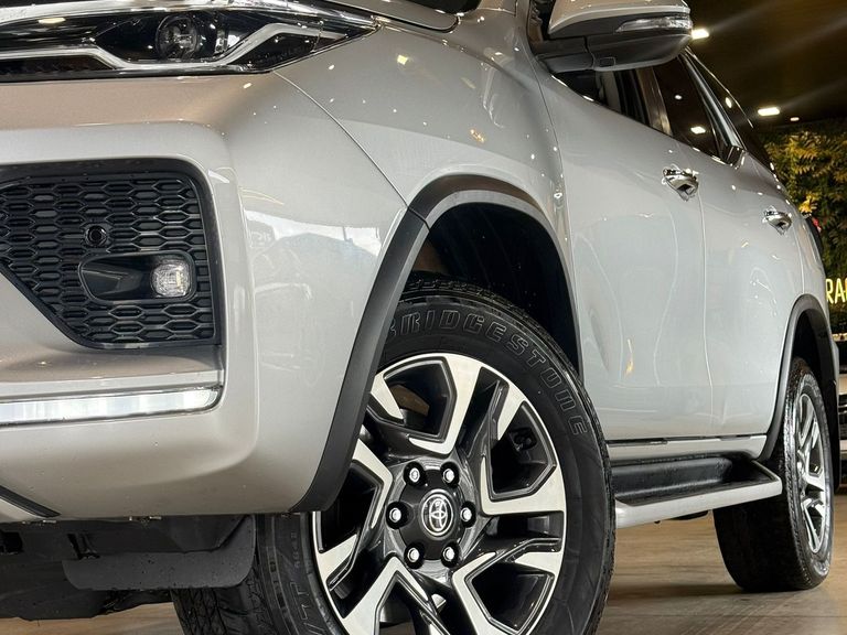 Toyota Hilux SW4 SRX 4x4 2.8 TDI 16V Dies. Aut.