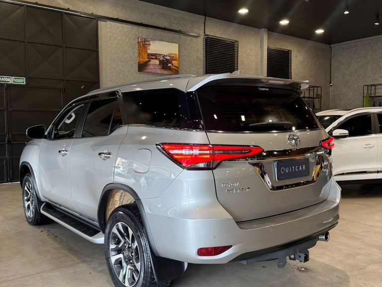 Toyota Hilux SW4 SRX 4x4 2.8 TDI 16V Dies. Aut.