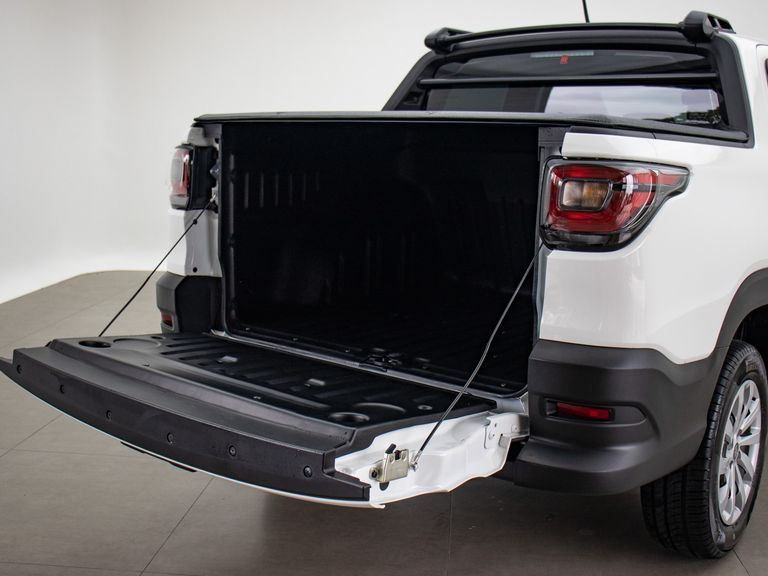 Fiat Strada Volcano 1.3 Flex 8V CD