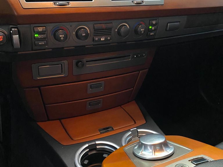 BMW 745iA 4.4 V8 32V 333cv