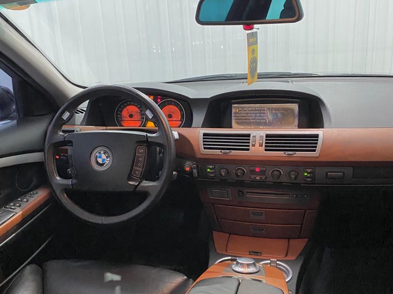 BMW 745iA 4.4 V8 32V 333cv