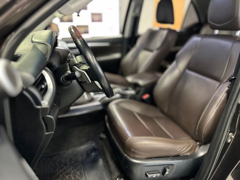 Toyota Hilux SW4 SRX 4x4 2.8 TDI 16V Dies. Aut.