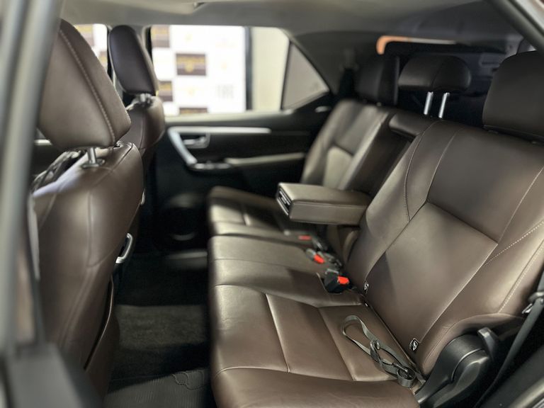 Toyota Hilux SW4 SRX 4x4 2.8 TDI 16V Dies. Aut.