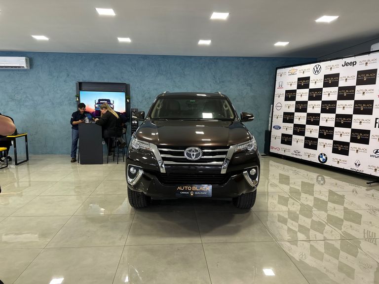 Toyota Hilux SW4 SRX 4x4 2.8 TDI 16V Dies. Aut.