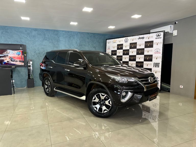 Toyota Hilux SW4 SRX 4x4 2.8 TDI 16V Dies. Aut.