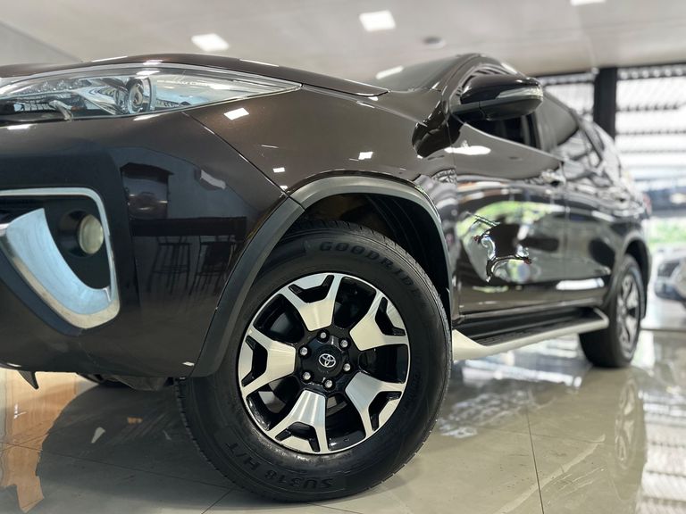 Toyota Hilux SW4 SRX 4x4 2.8 TDI 16V Dies. Aut.