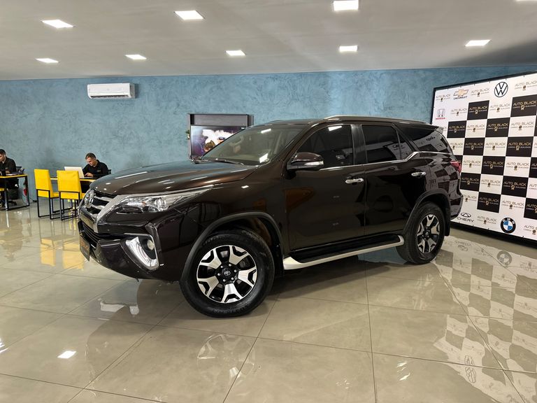 Toyota Hilux SW4 SRX 4x4 2.8 TDI 16V Dies. Aut.