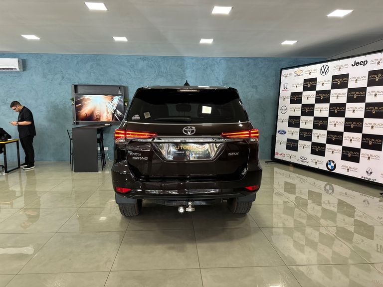 Toyota Hilux SW4 SRX 4x4 2.8 TDI 16V Dies. Aut.