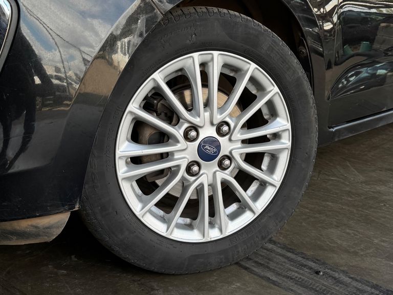 Ford Ka 1.5 Sedan TITANIUM 12V Flex 4p Aut.