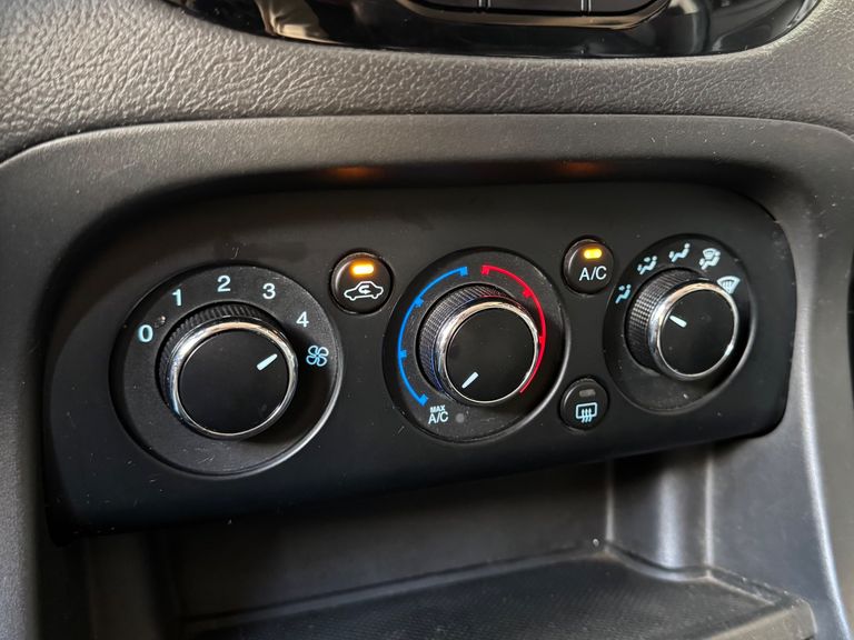 Ford Ka 1.5 Sedan TITANIUM 12V Flex 4p Aut.