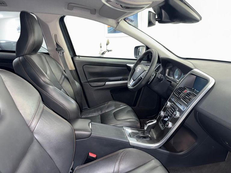 Volvo XC 60 T-5 MOMENTUM 2.0 245cv FWD 5p