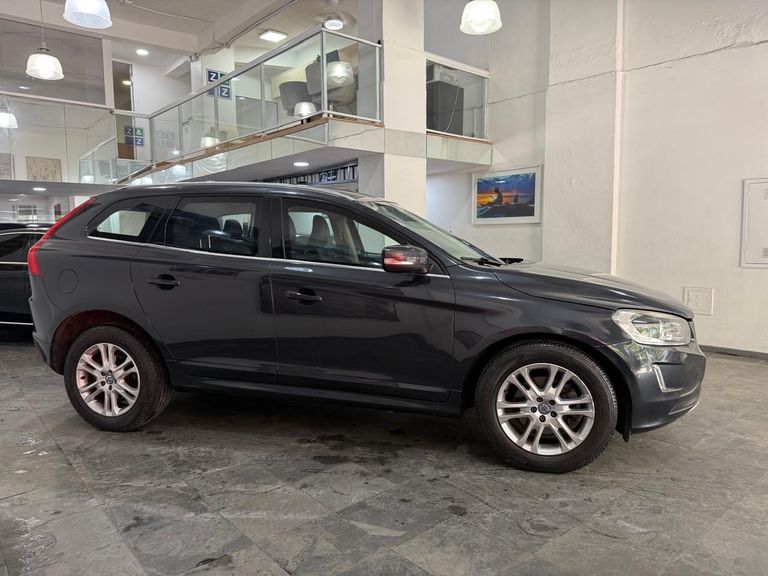 Volvo XC 60 T-5 MOMENTUM 2.0 245cv FWD 5p