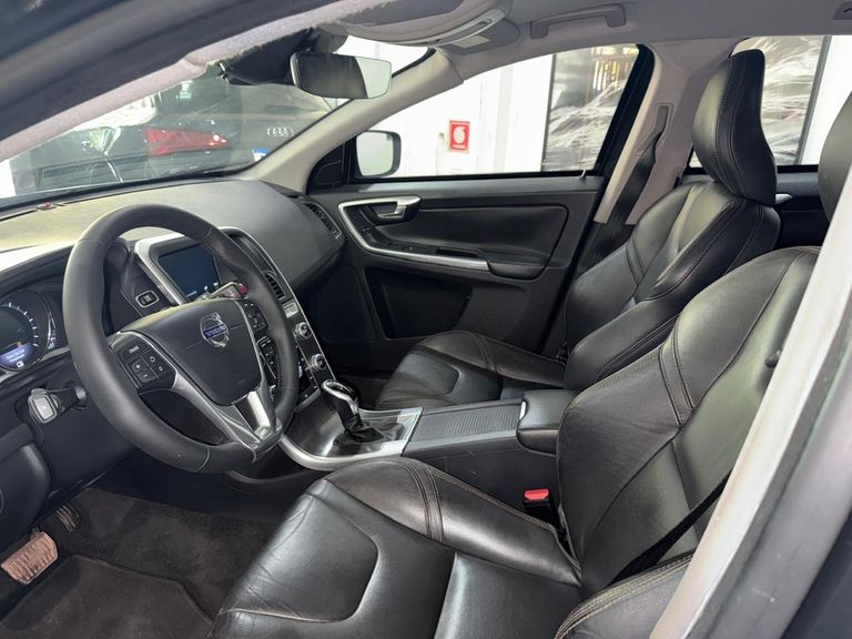 Volvo XC 60 T-5 MOMENTUM 2.0 245cv FWD 5p