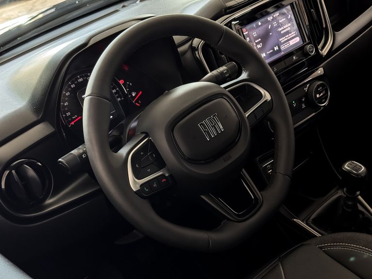 Fiat Strada Volcano 1.3 Flex 8V CD