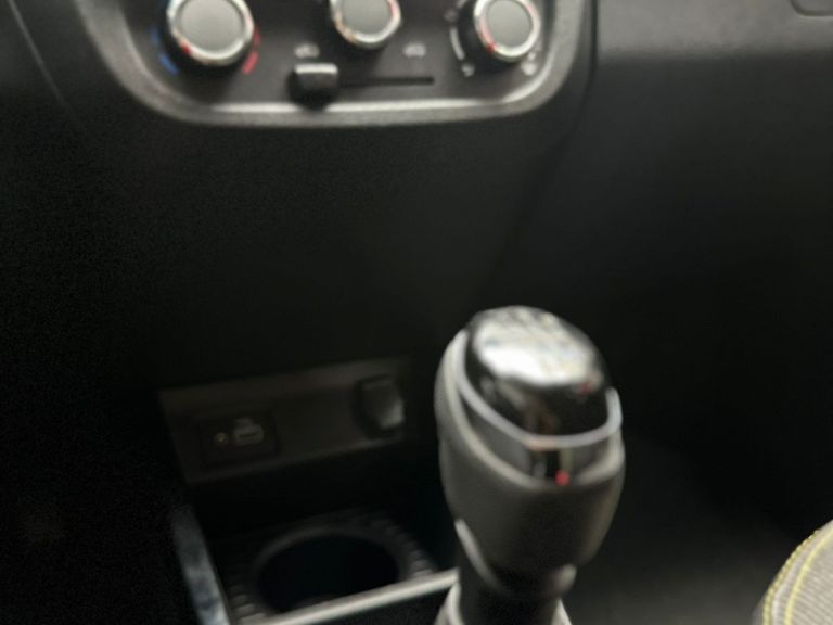 Renault KWID OUTSIDER 1.0 Flex 12V 5p Mec.