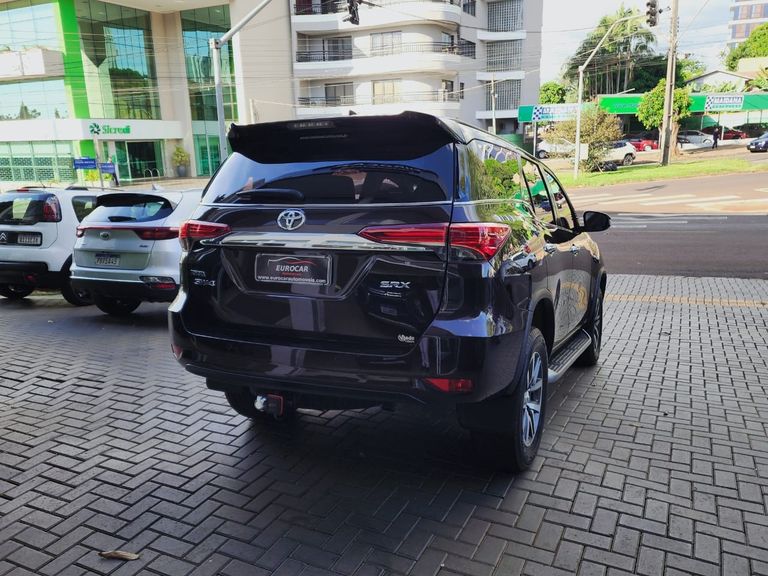 Toyota Hilux SW4 SRX 4x4 2.8 TDI 16V Dies. Aut.