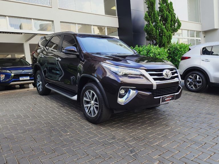 Toyota Hilux SW4 SRX 4x4 2.8 TDI 16V Dies. Aut.