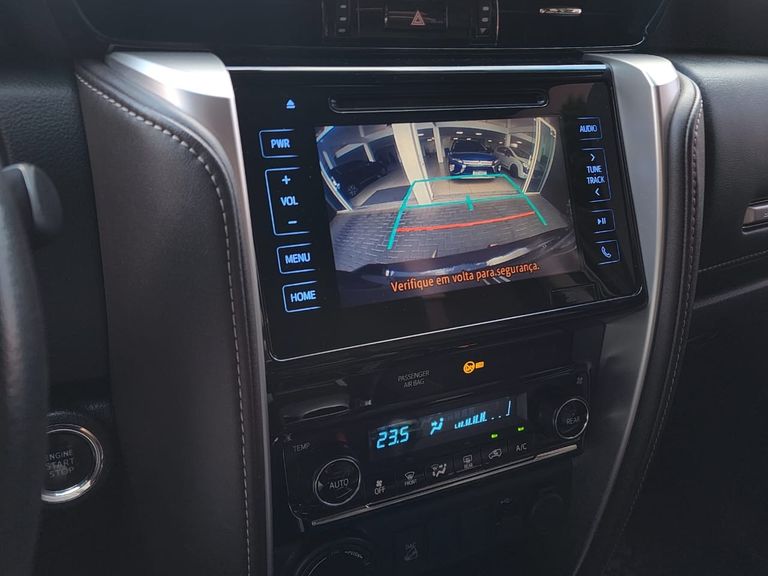 Toyota Hilux SW4 SRX 4x4 2.8 TDI 16V Dies. Aut.